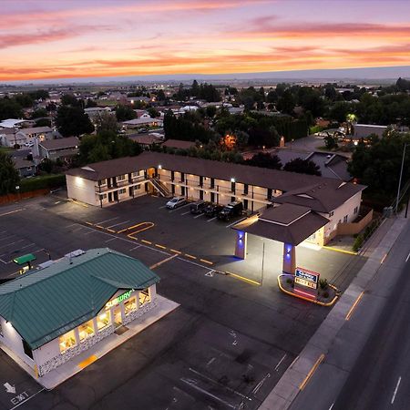 Quincy Inn And Suites Exteriör bild
