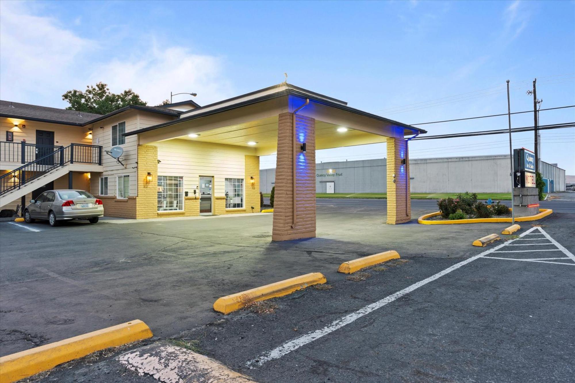Quincy Inn And Suites Exteriör bild