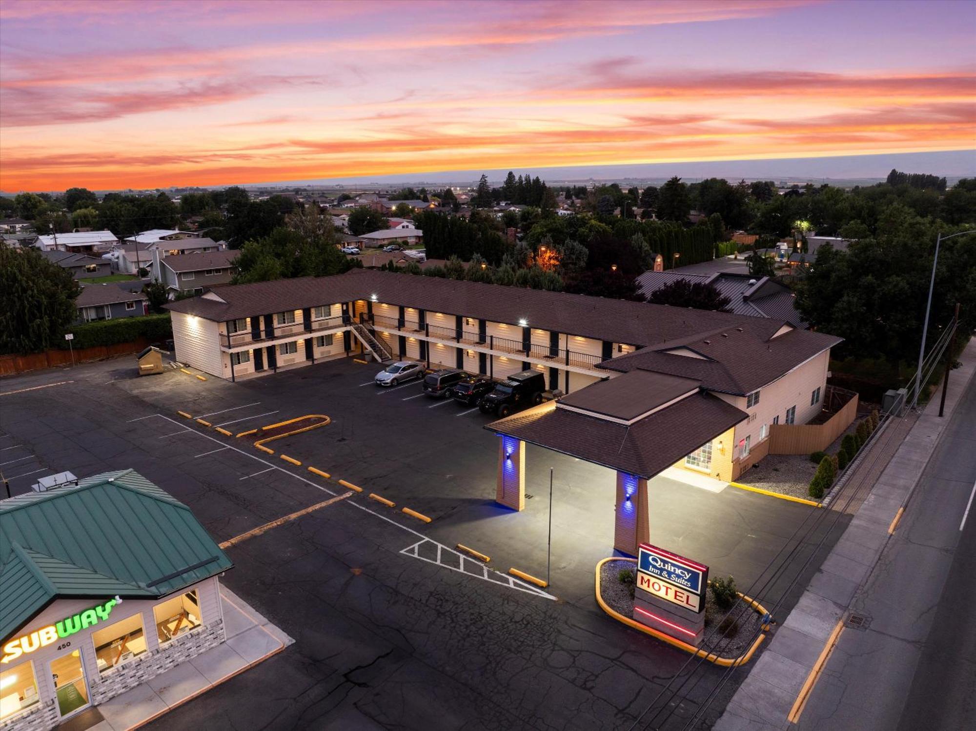 Quincy Inn And Suites Exteriör bild
