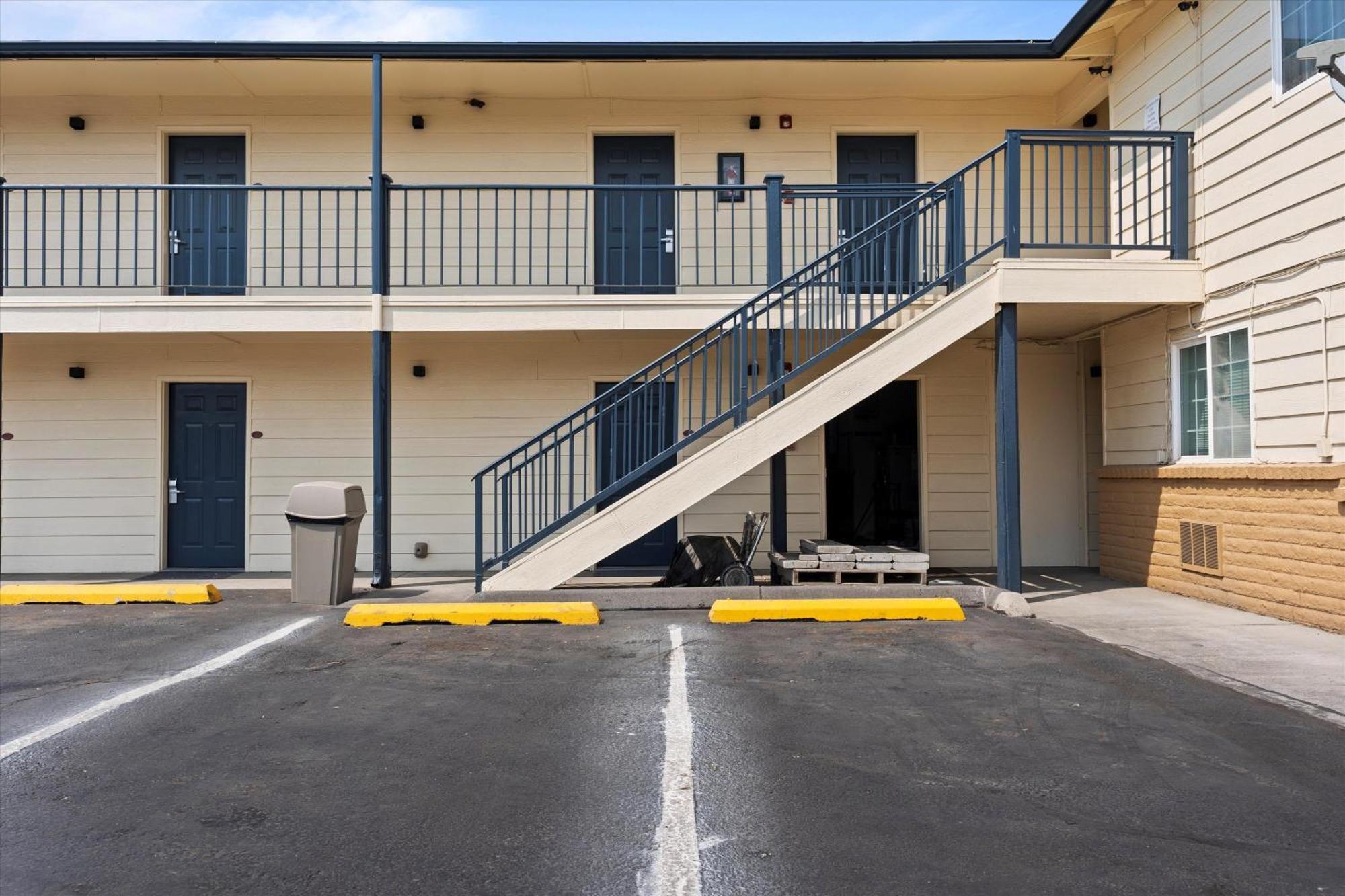 Quincy Inn And Suites Exteriör bild