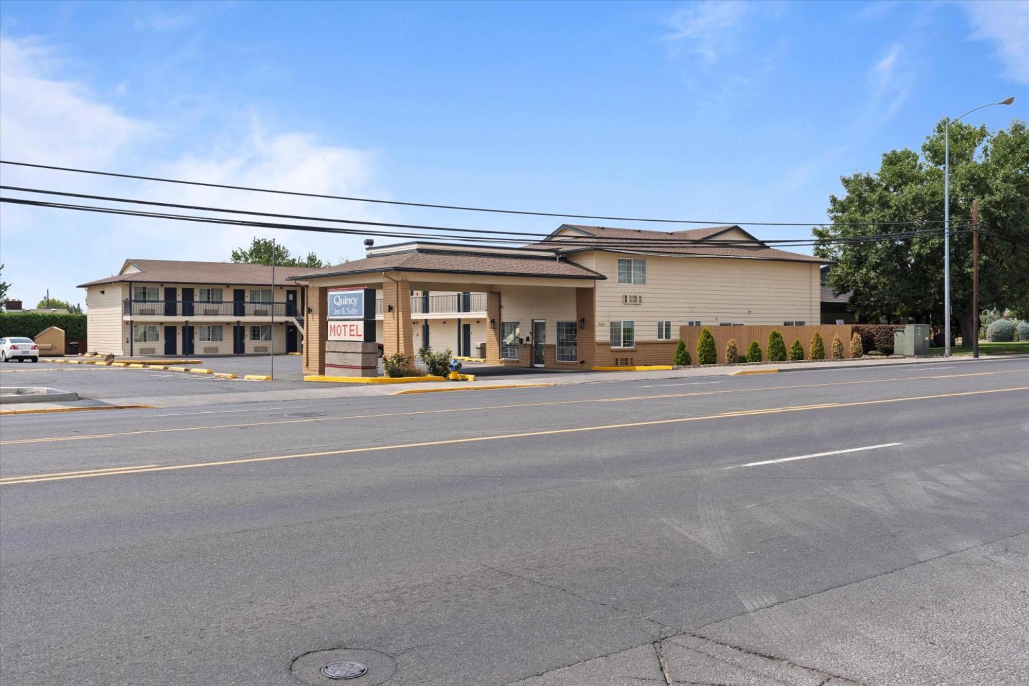 Quincy Inn And Suites Exteriör bild