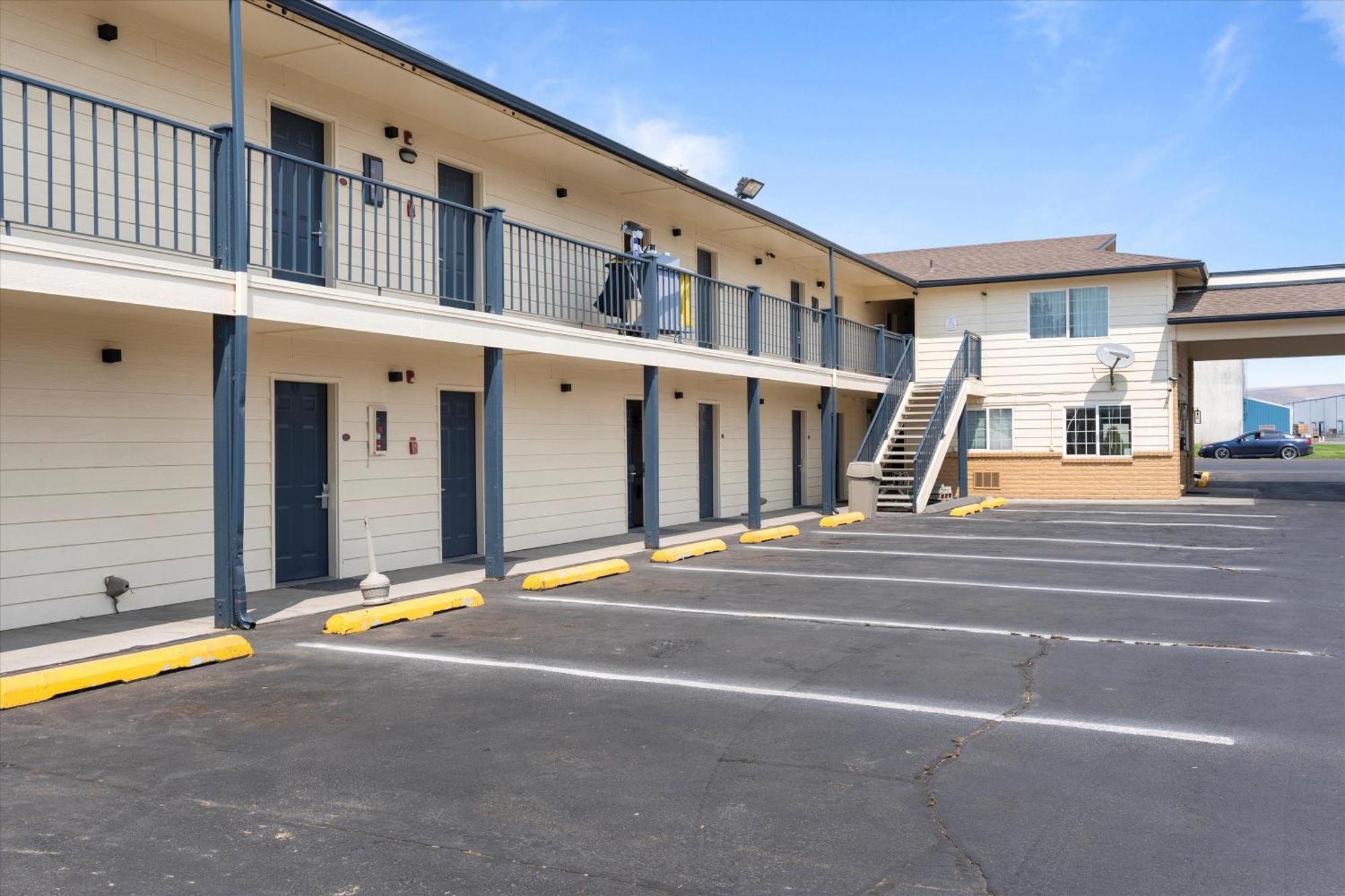 Quincy Inn And Suites Exteriör bild