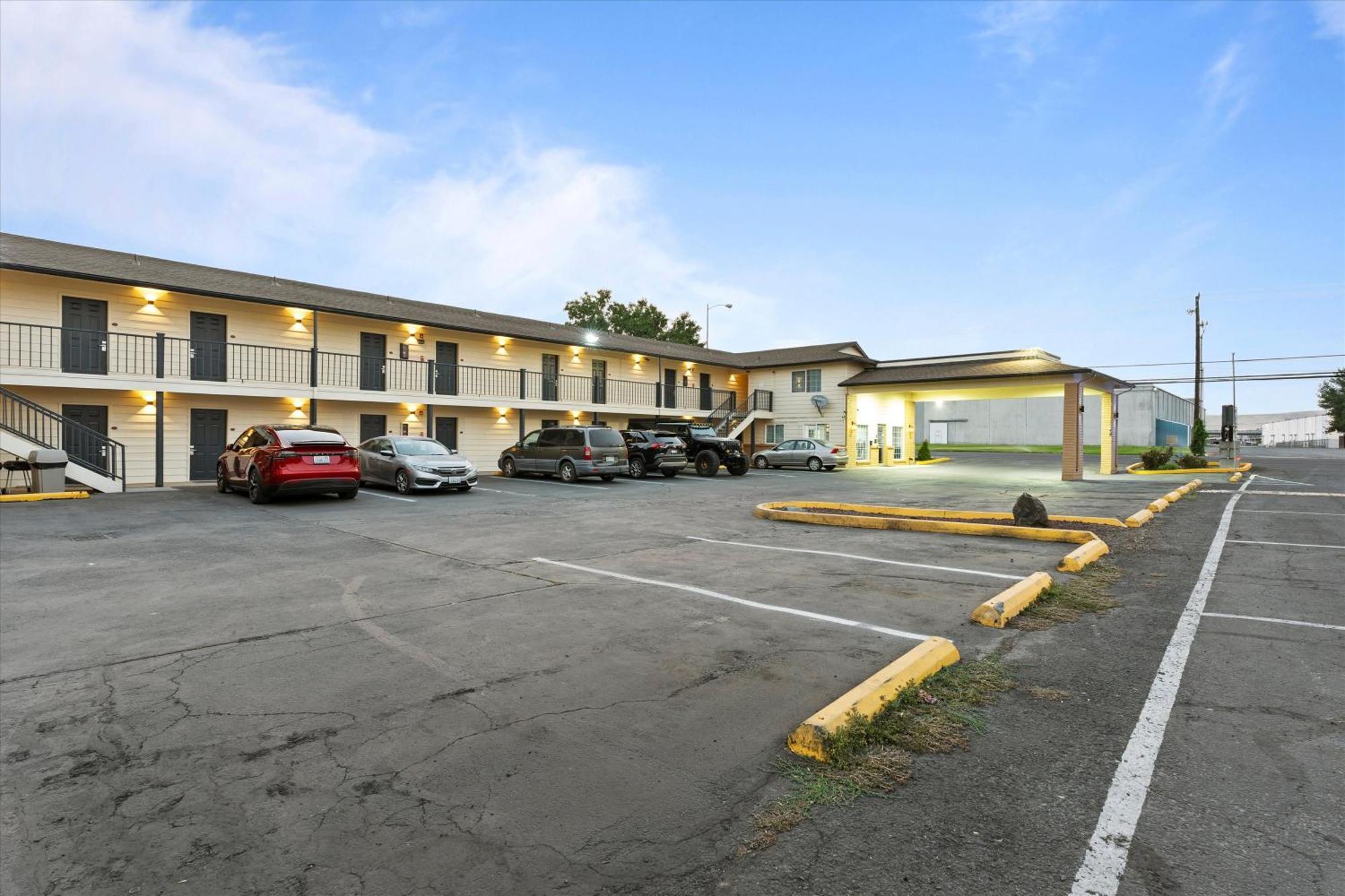Quincy Inn And Suites Exteriör bild