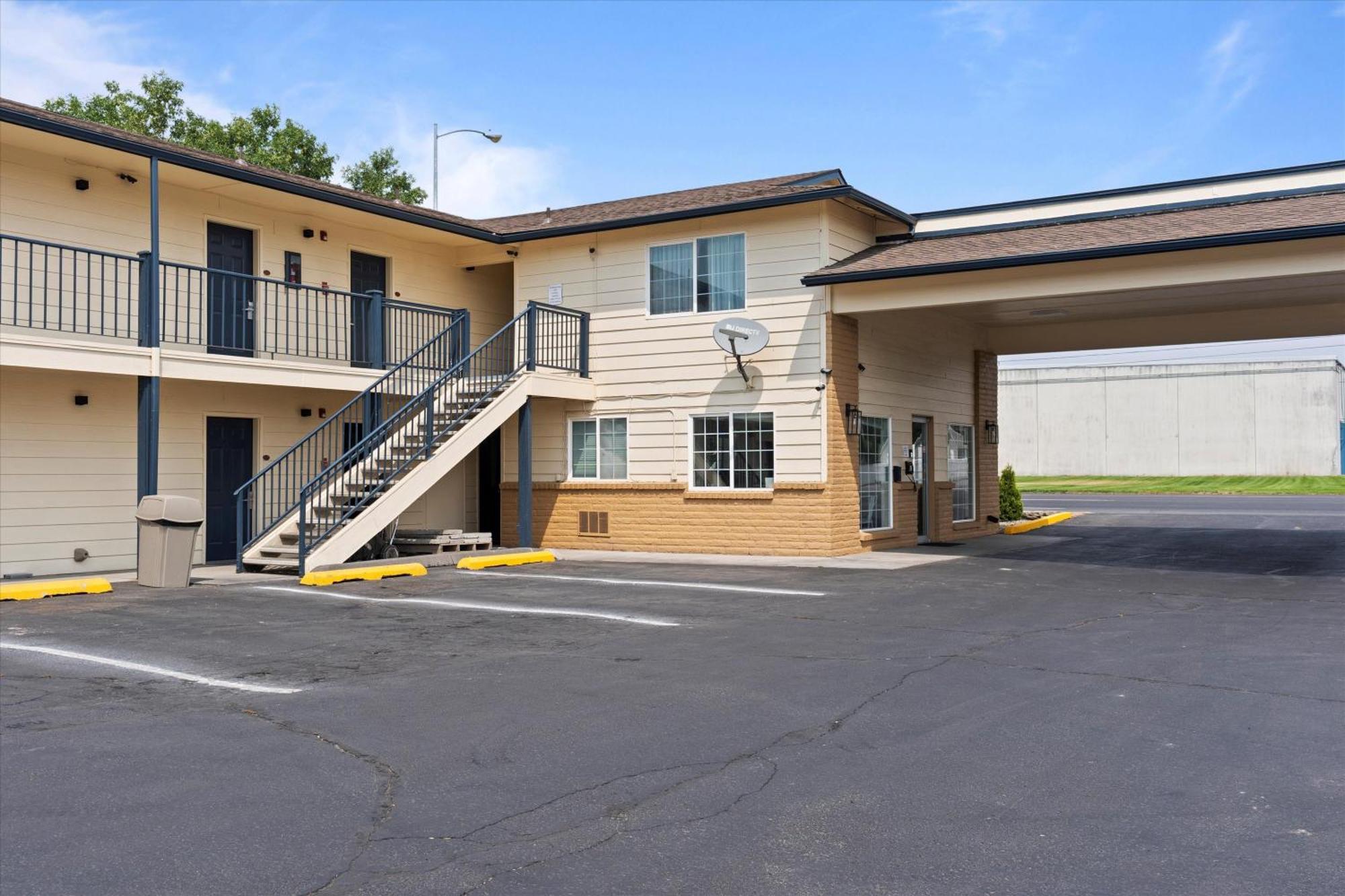 Quincy Inn And Suites Exteriör bild