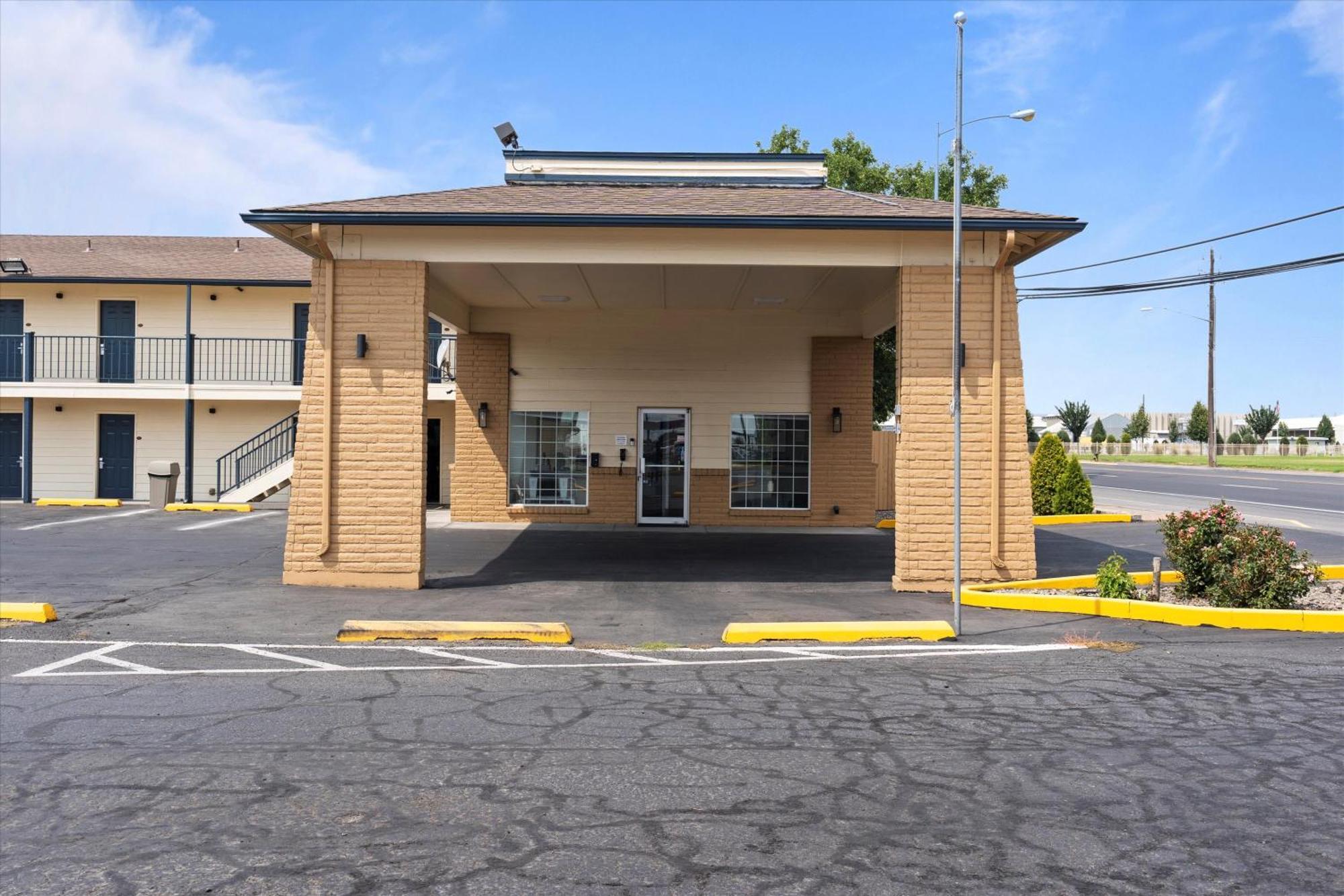 Quincy Inn And Suites Exteriör bild