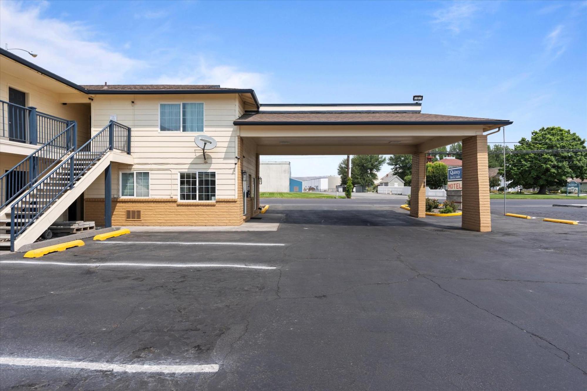 Quincy Inn And Suites Exteriör bild