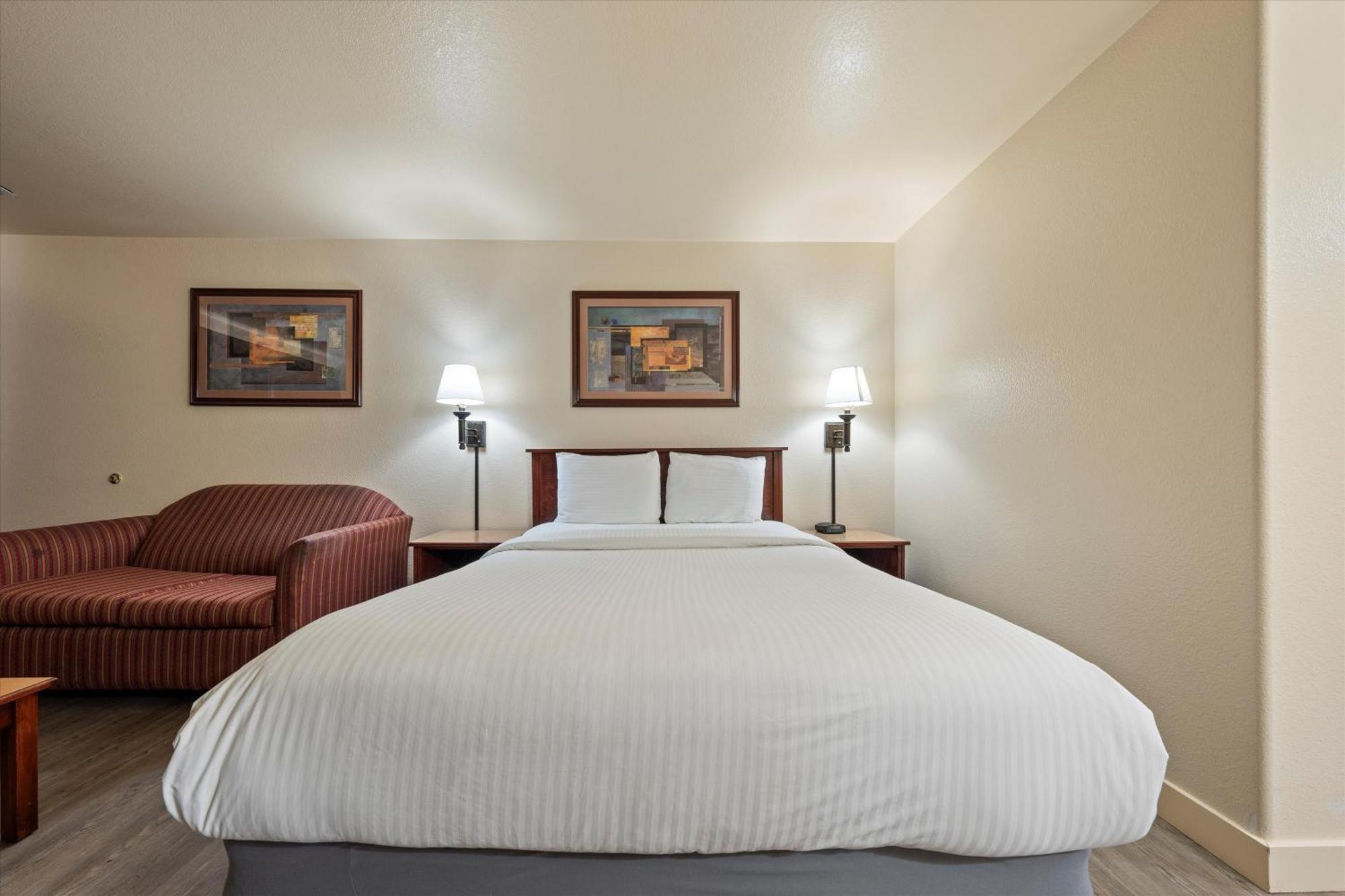 Quincy Inn And Suites Exteriör bild
