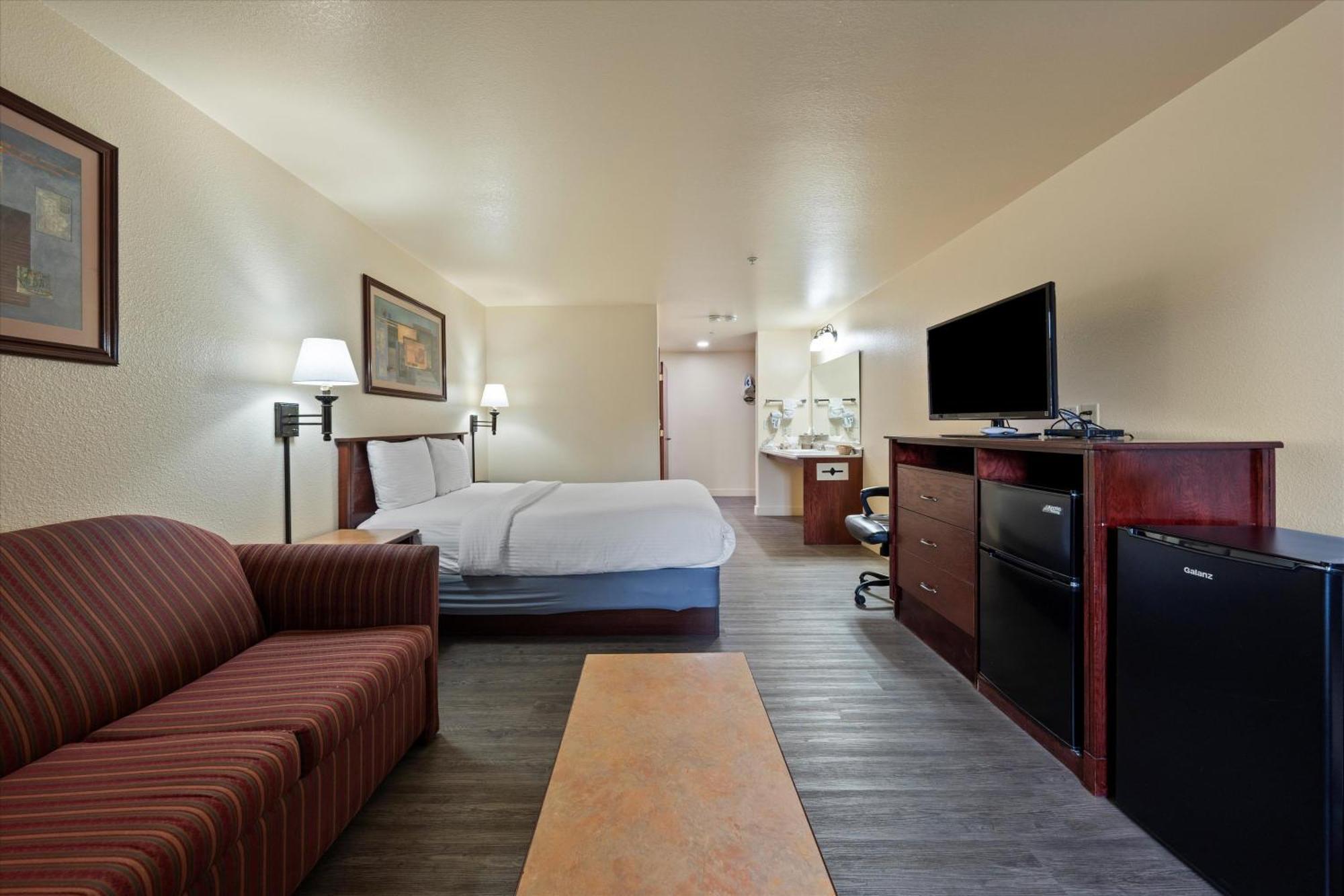 Quincy Inn And Suites Exteriör bild