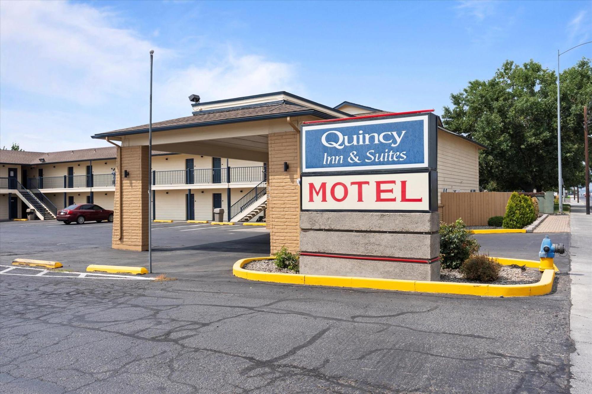 Quincy Inn And Suites Exteriör bild