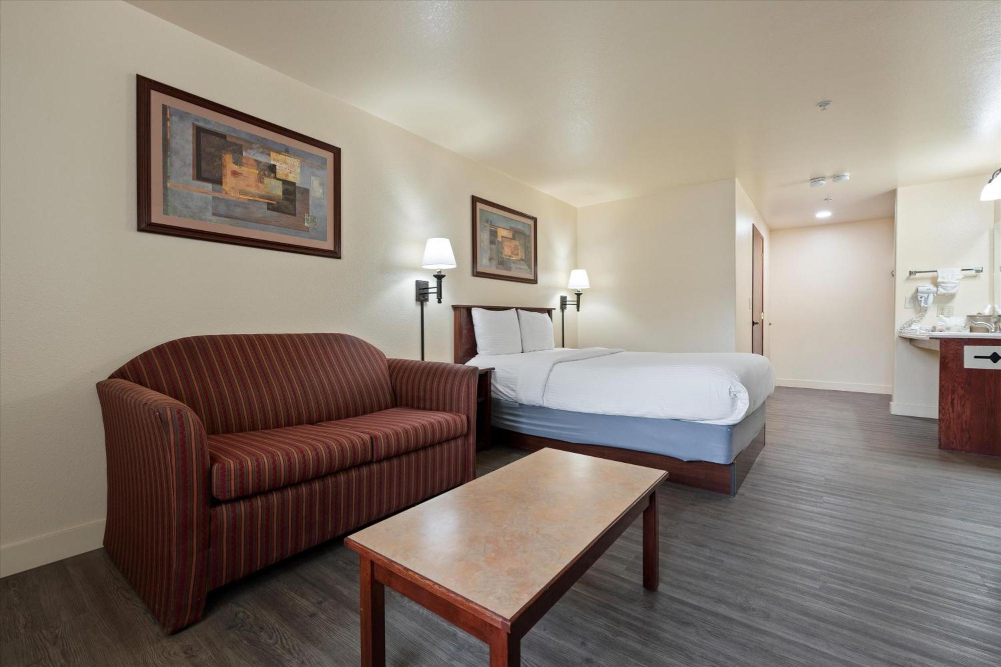 Quincy Inn And Suites Exteriör bild