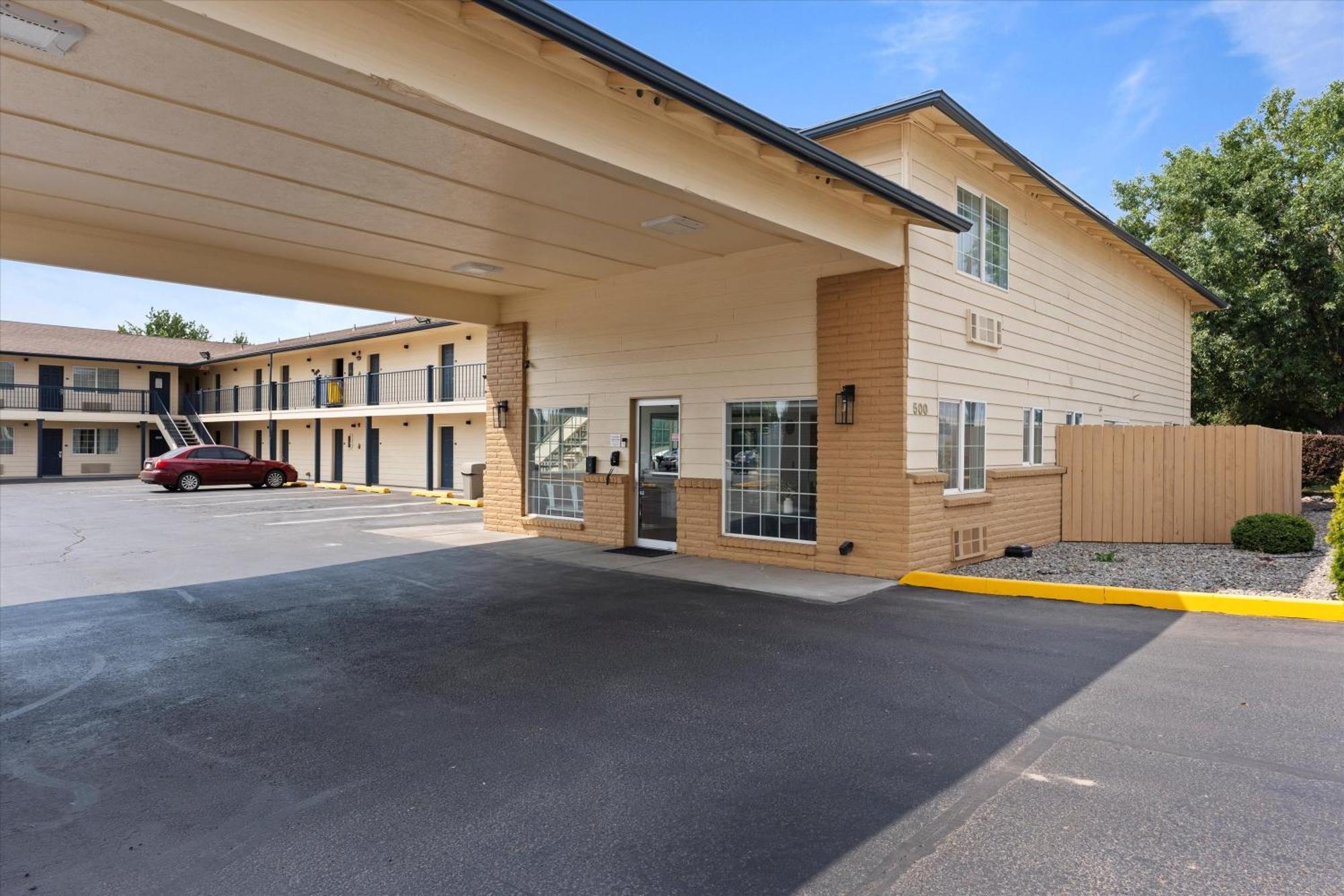 Quincy Inn And Suites Exteriör bild