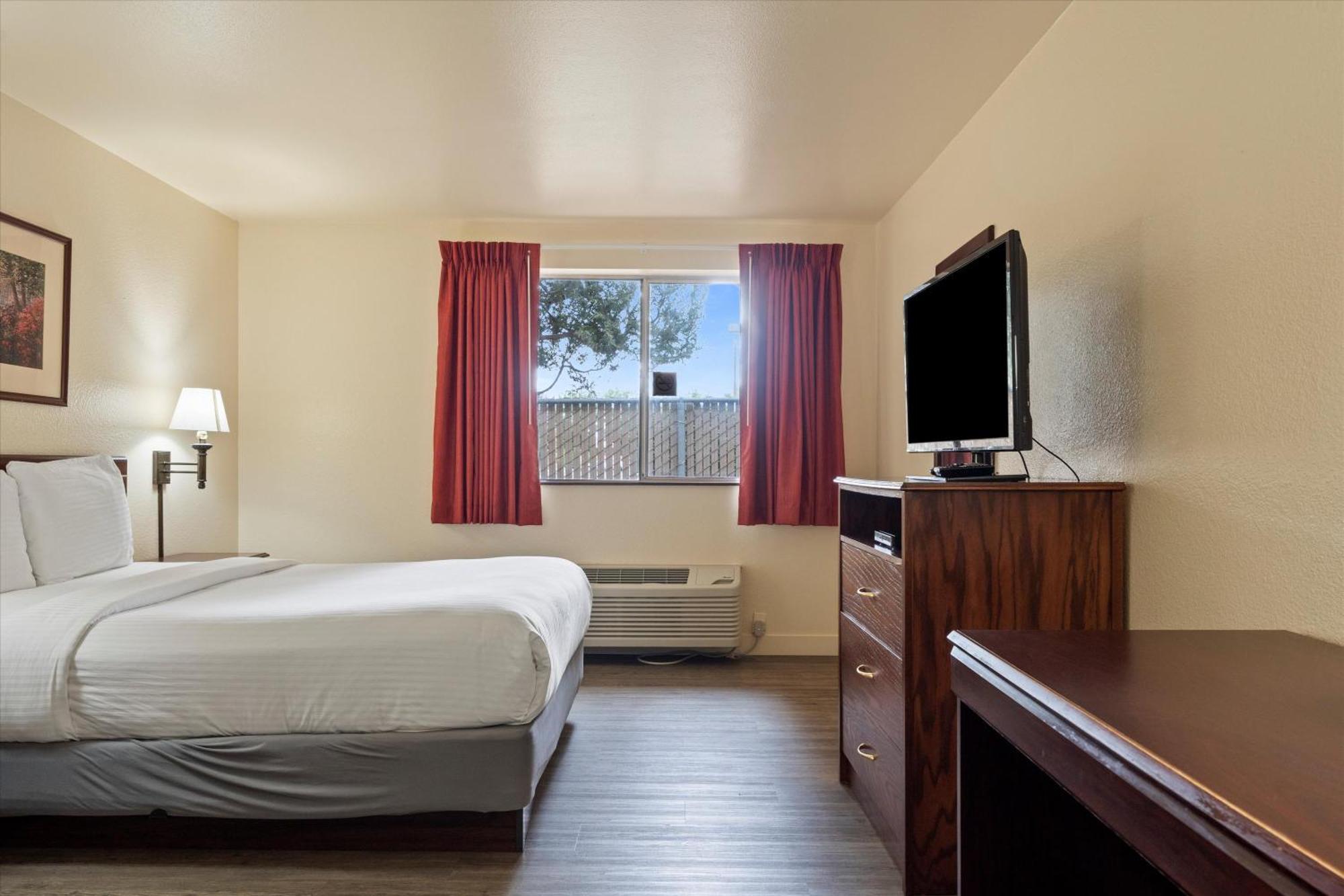Quincy Inn And Suites Exteriör bild