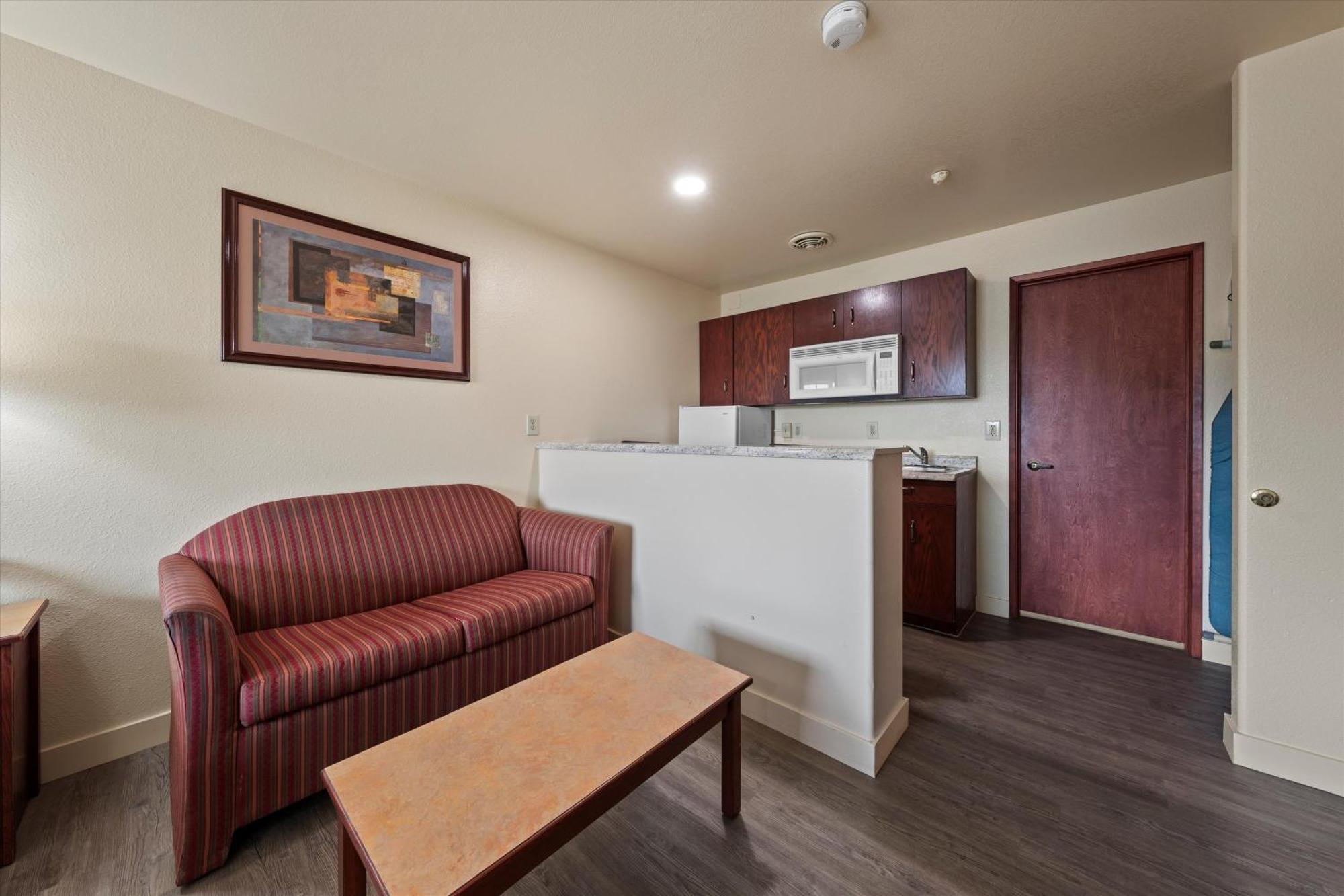 Quincy Inn And Suites Exteriör bild