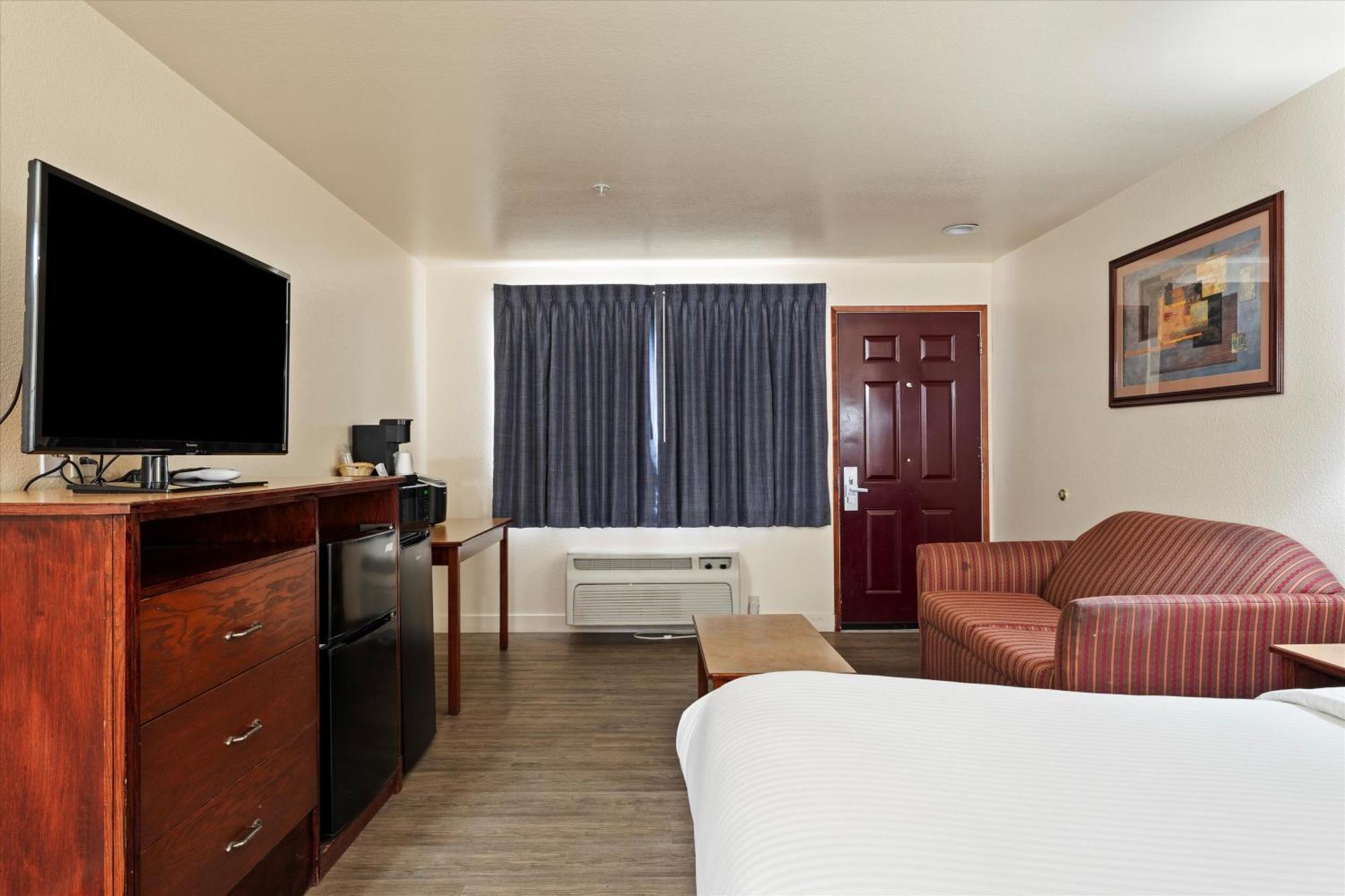 Quincy Inn And Suites Exteriör bild