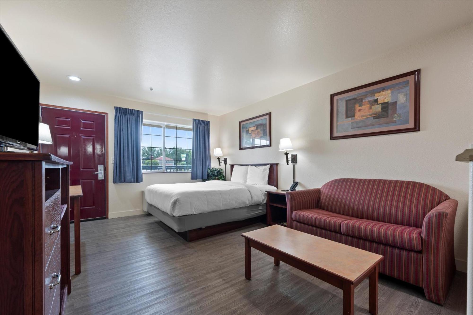 Quincy Inn And Suites Exteriör bild